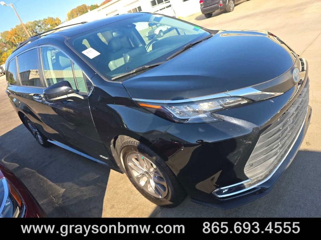 Used 2021 Toyota Sienna XLE Van
