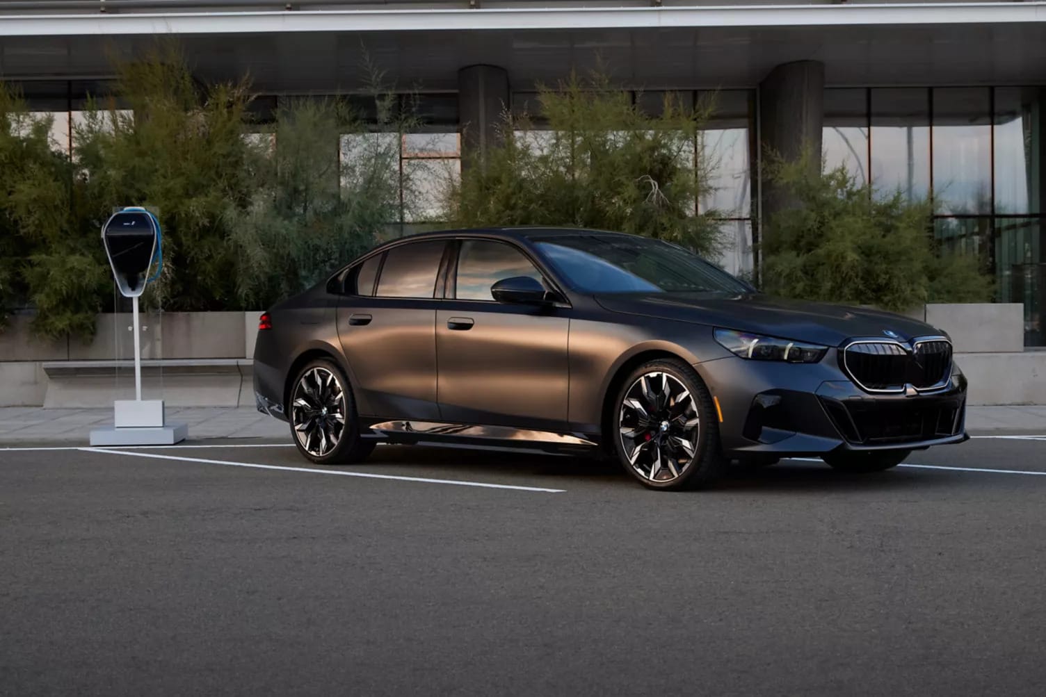 BMW 5 Series dimensions and cargo