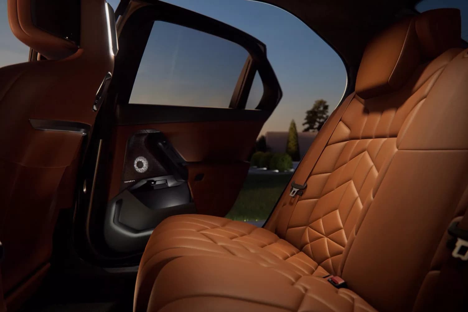 2027 BMW i7 interior comfort and cargo