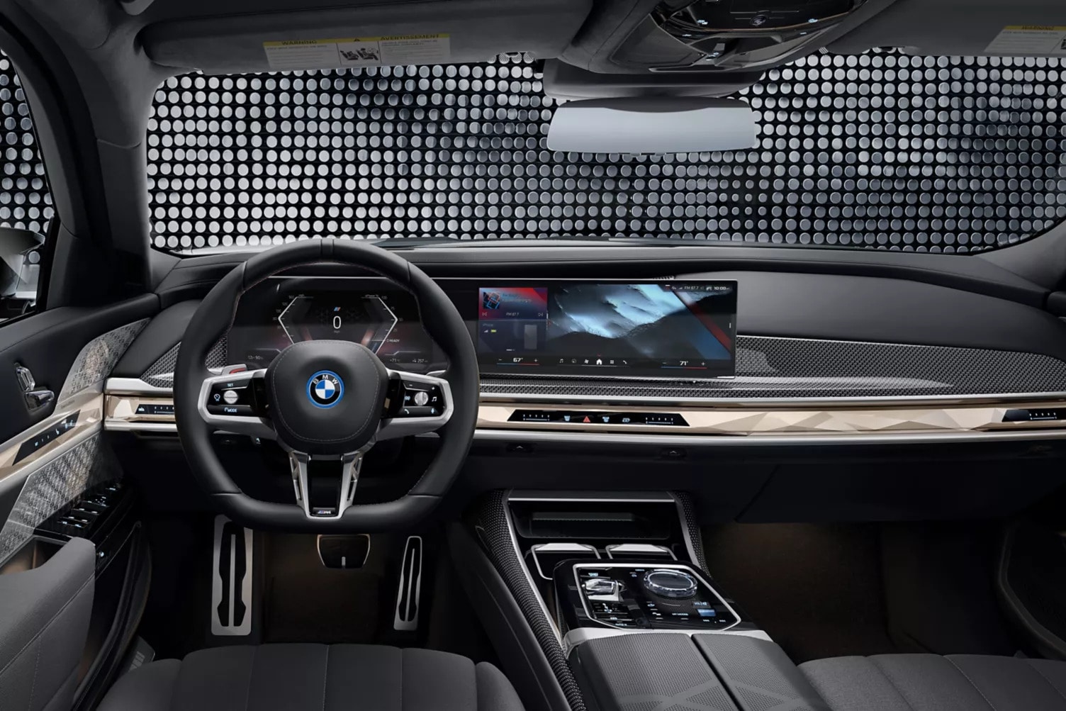 The front dash of a bmw 7 series.