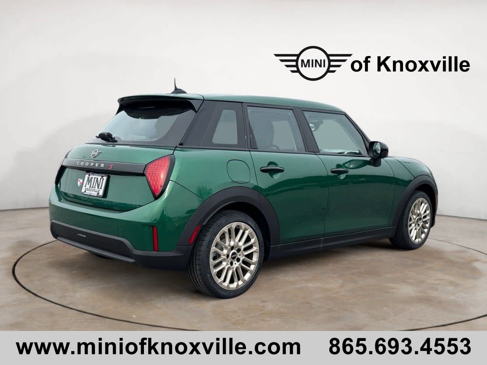 View vehicle photo 3