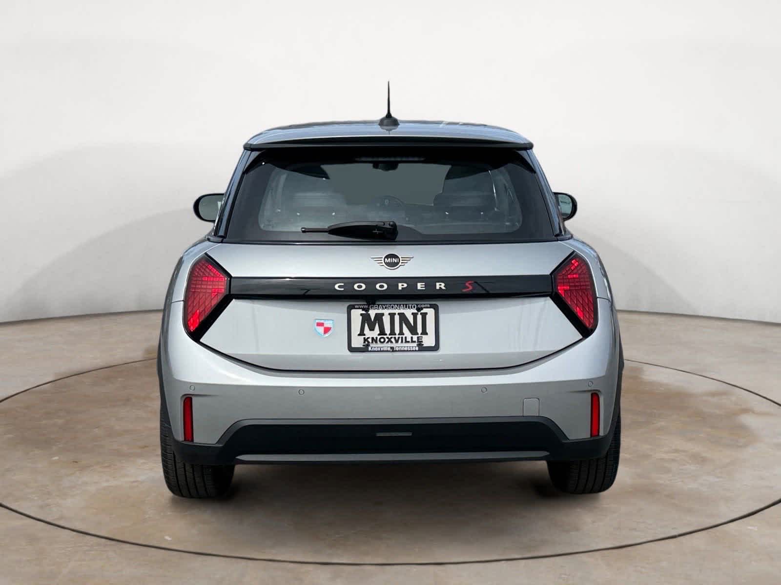 View vehicle photo 4