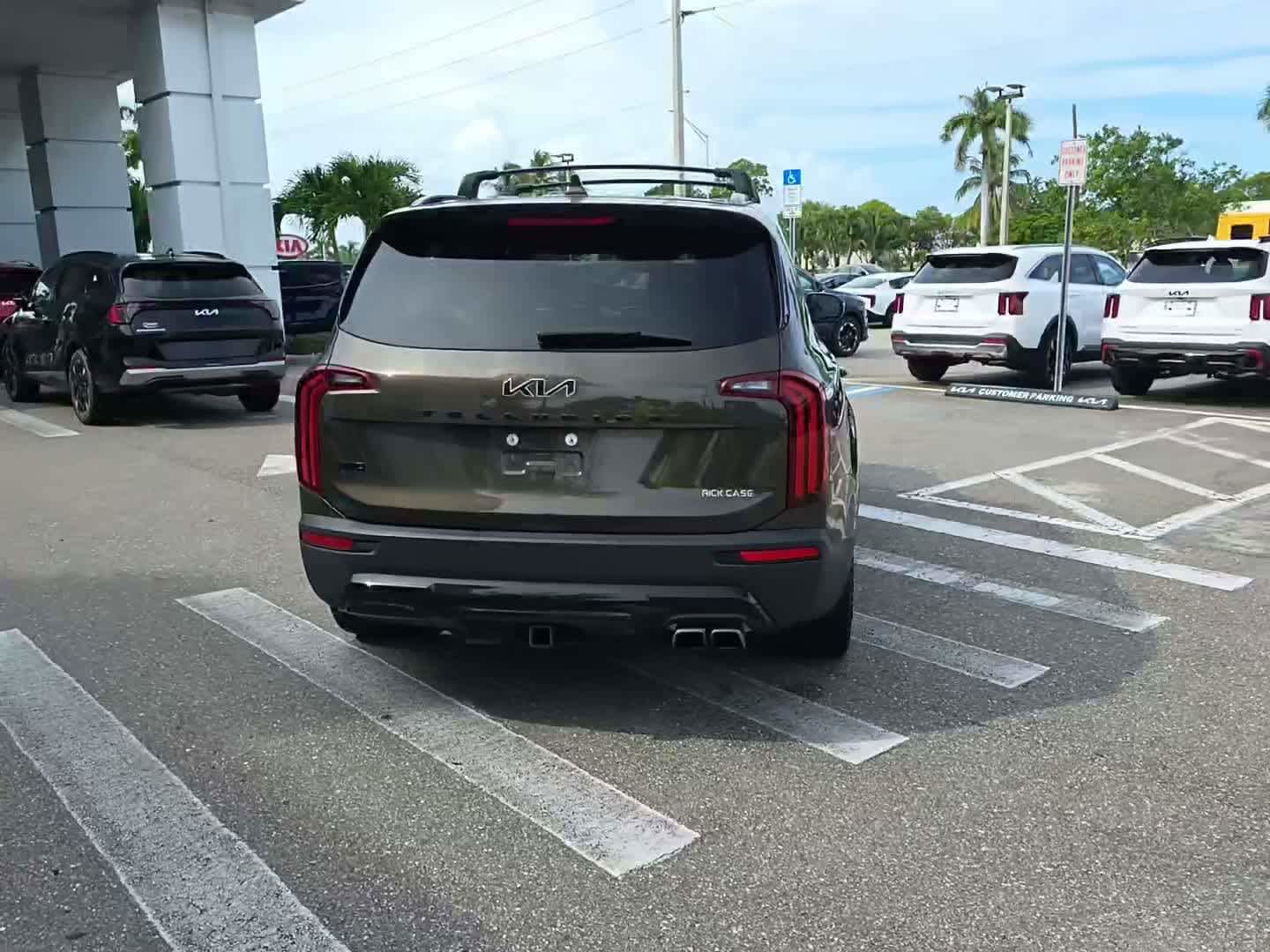 2022 Kia Telluride EX photo 2