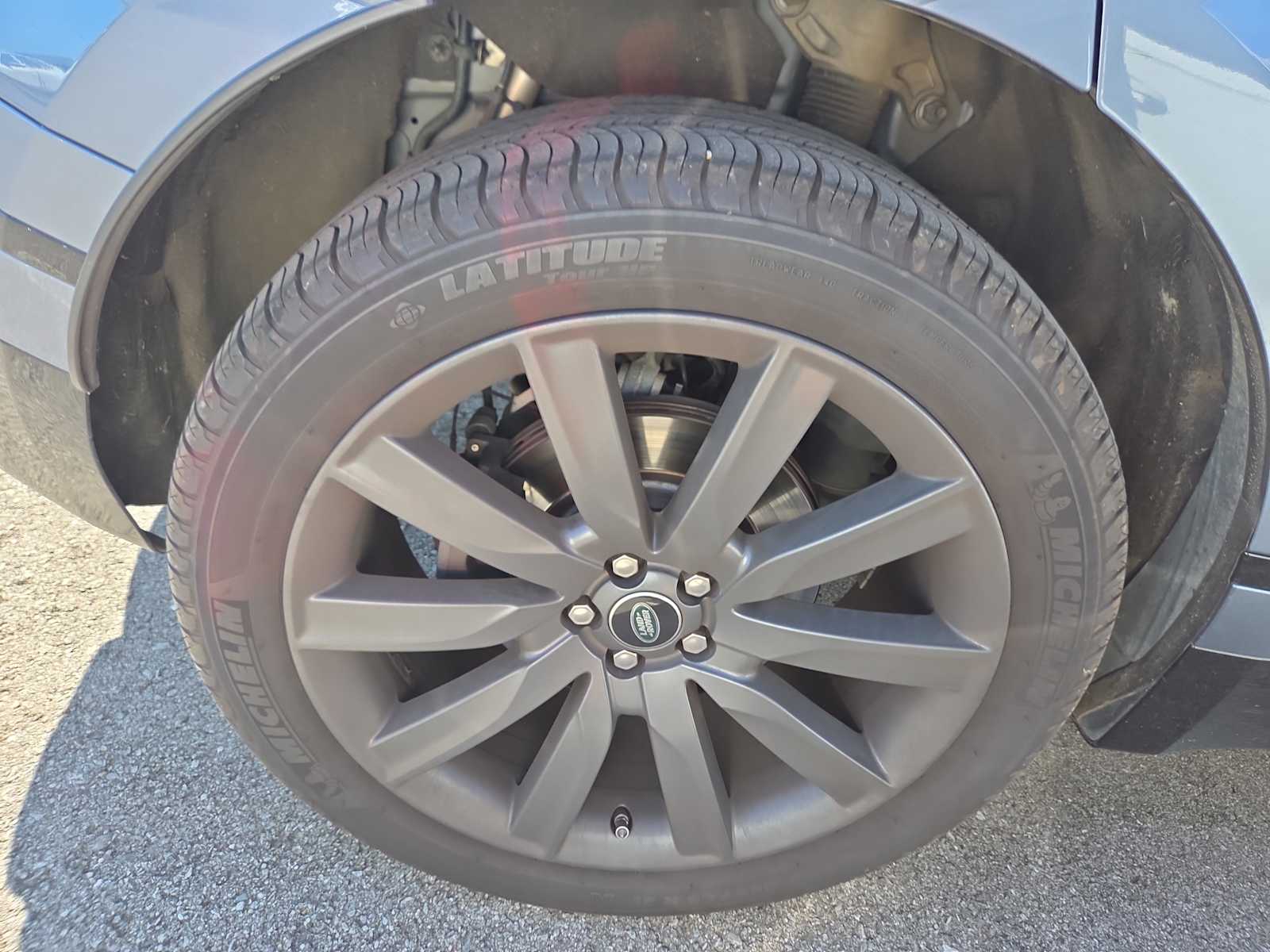 2019 Land Rover Range Rover Velar R-Dynamic SE photo 3