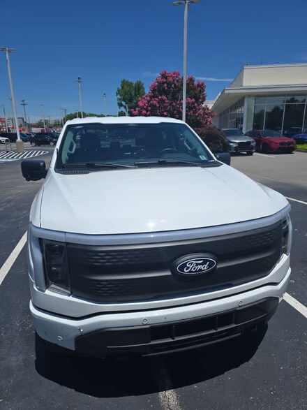 2024 Ford F-150 Lightning Flash 4WD Supercrew 5.5 Box Truck SuperCrew Cab