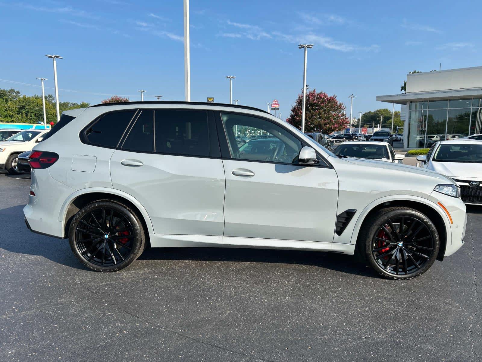 Used 2024 BMW X5 40i with VIN 5UX23EU07R9S91031 for sale in Knoxville, TN