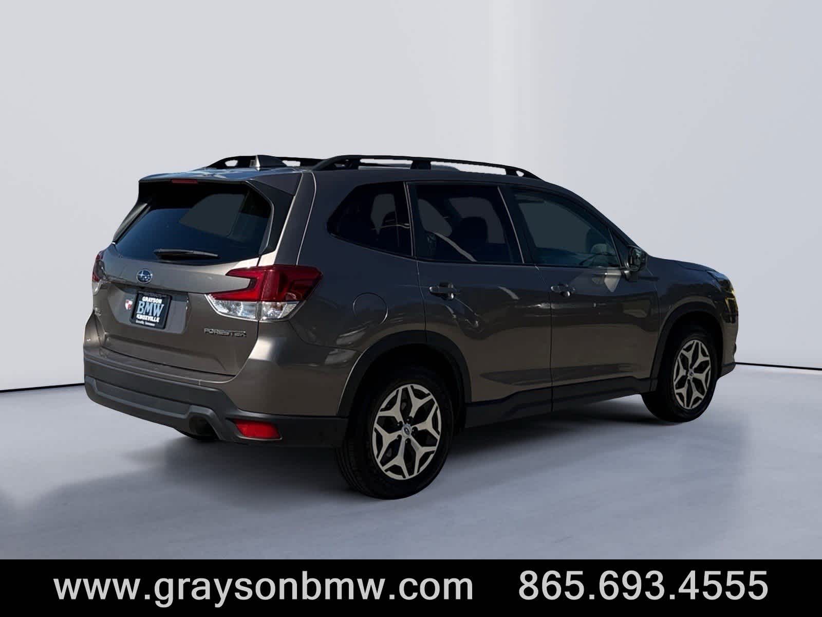 2022 Subaru Forester Premium photo 3