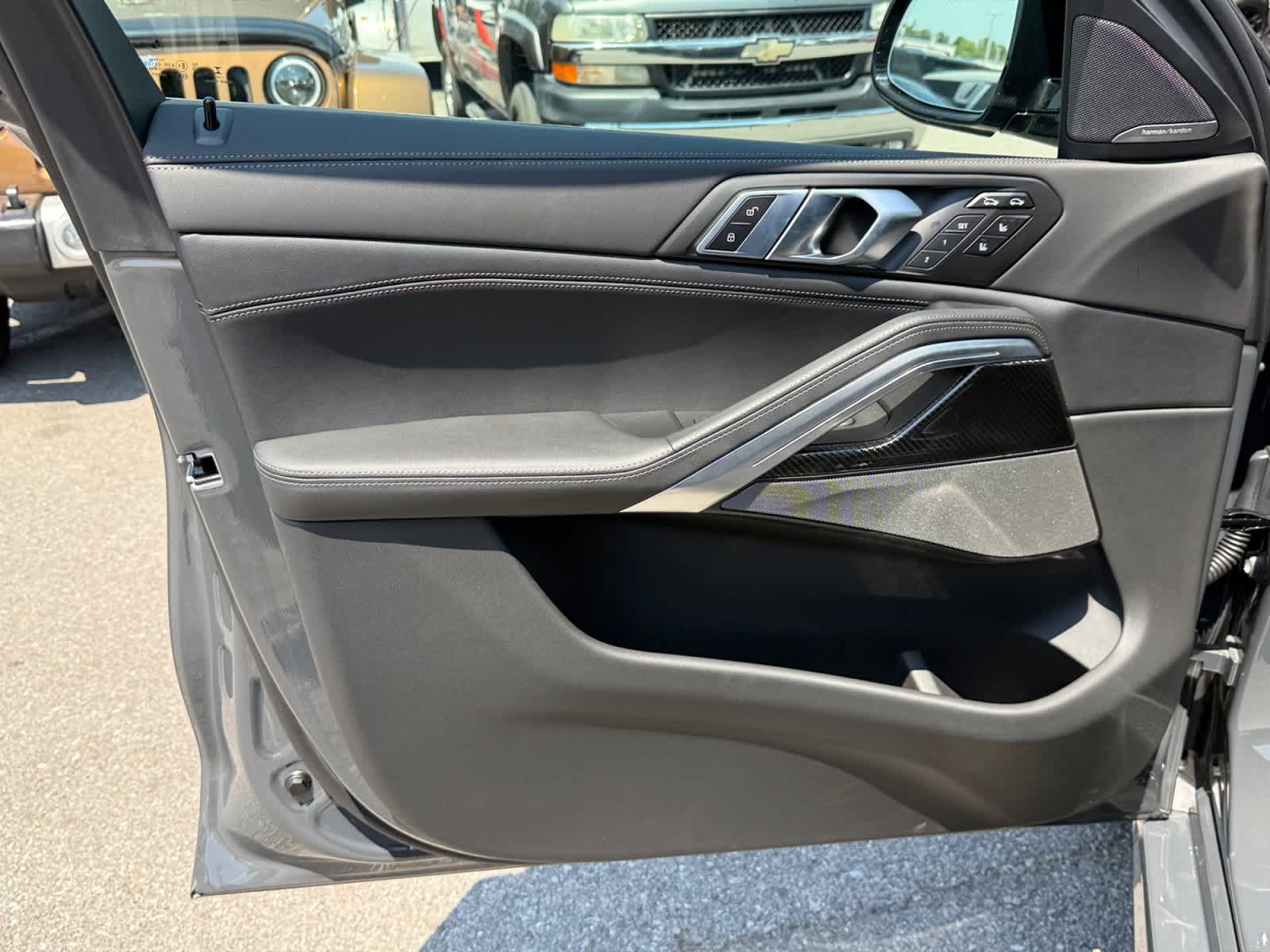 2026 BMW X6 M60i - Photo 17