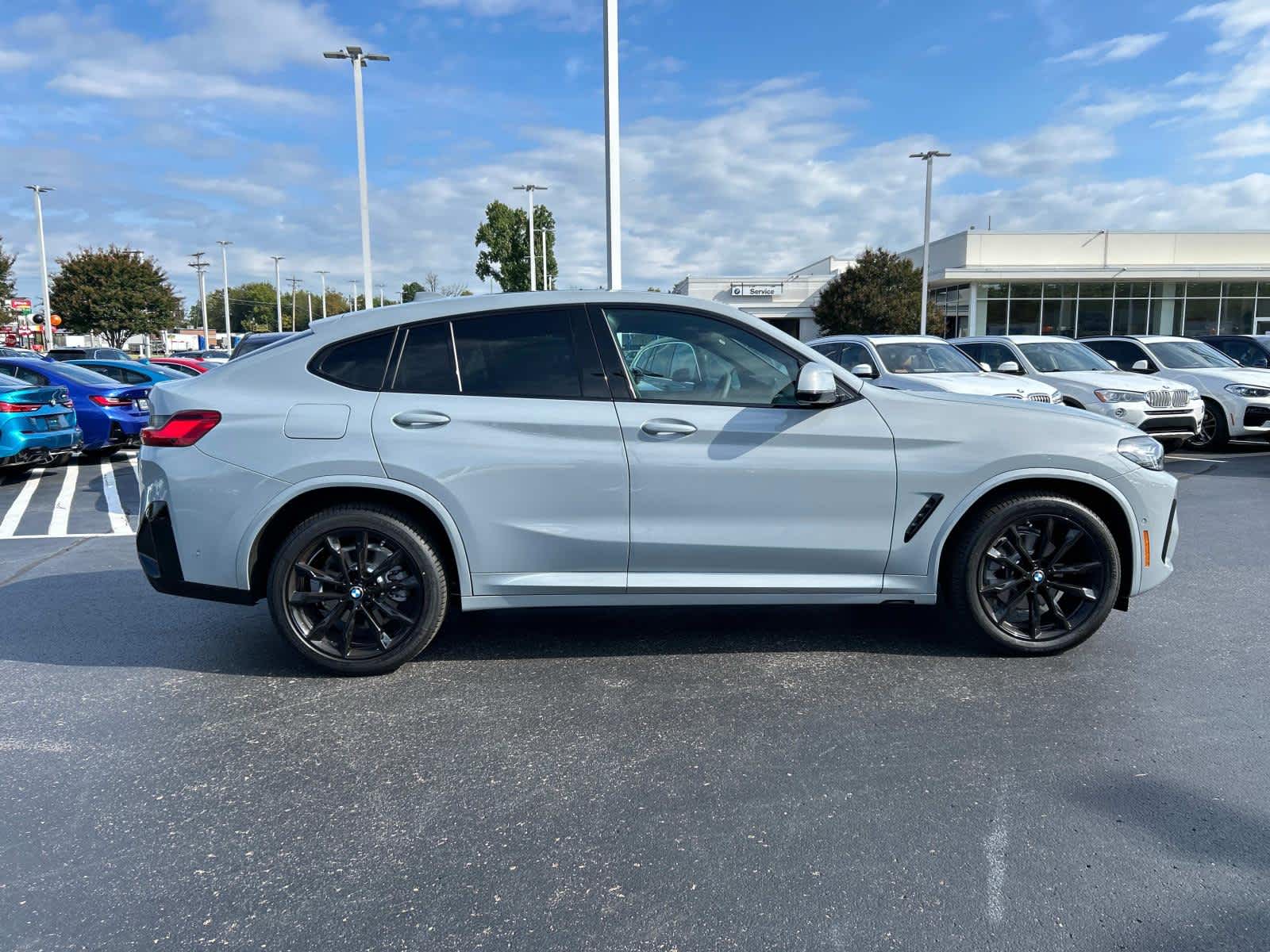 Used 2024 BMW X4 30i with VIN 5UX33DT05R9X55076 for sale in Knoxville, TN