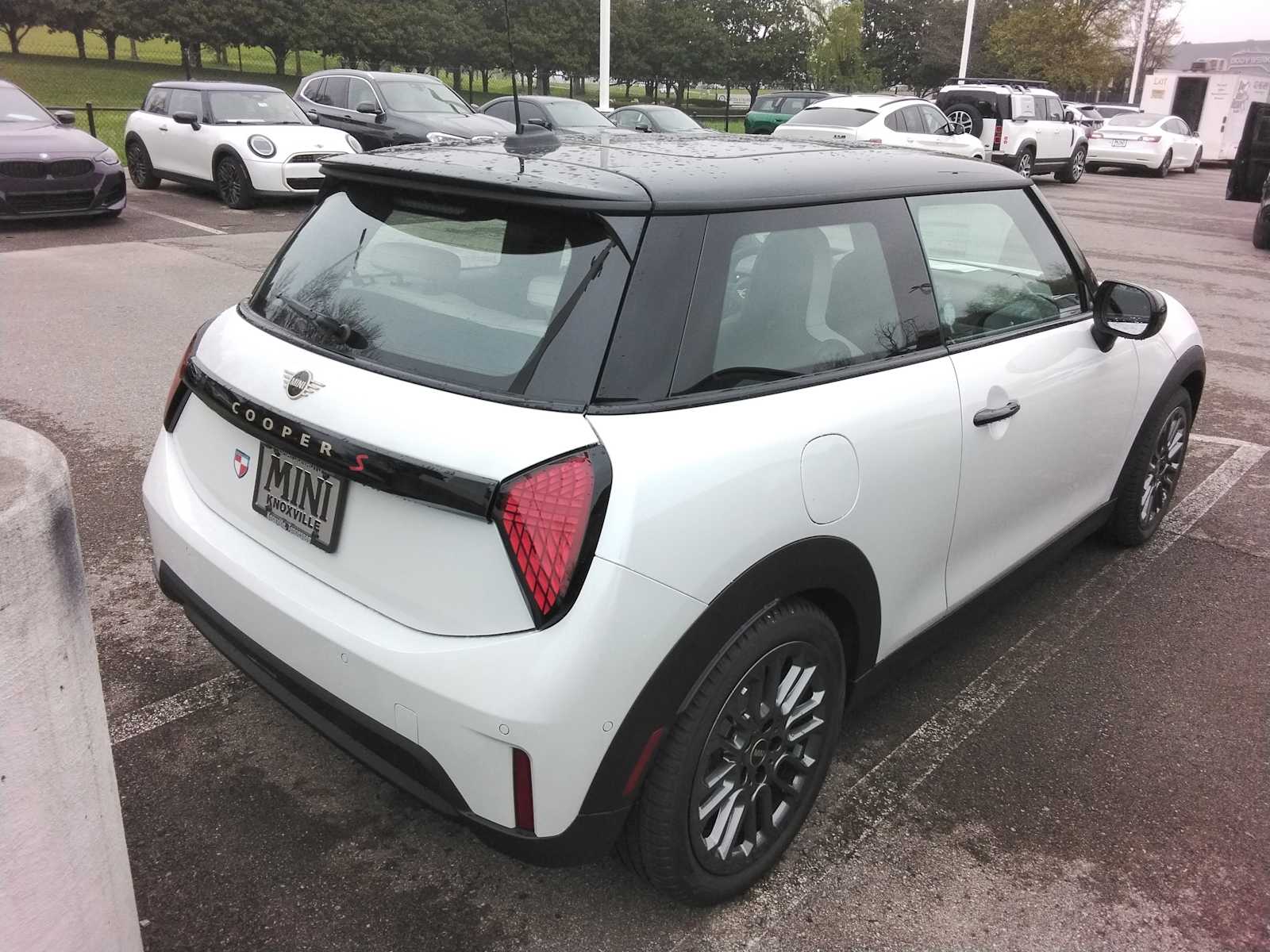 View vehicle photo 4