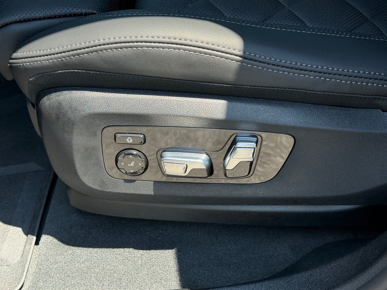 2026 BMW X6 M60i - Photo 14