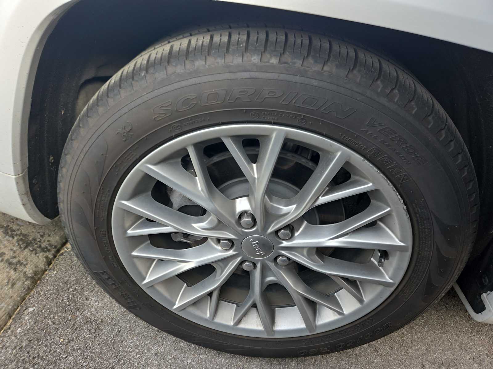 2022 Jeep Cherokee photo 4