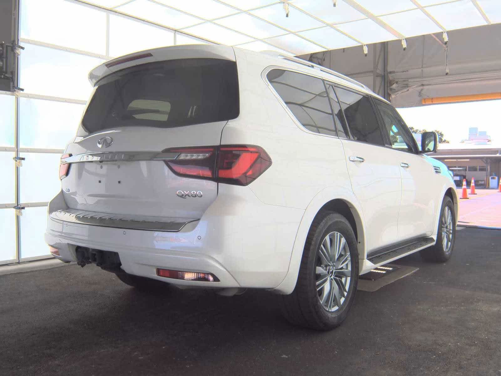 2024 Infiniti QX80 Luxe photo 3