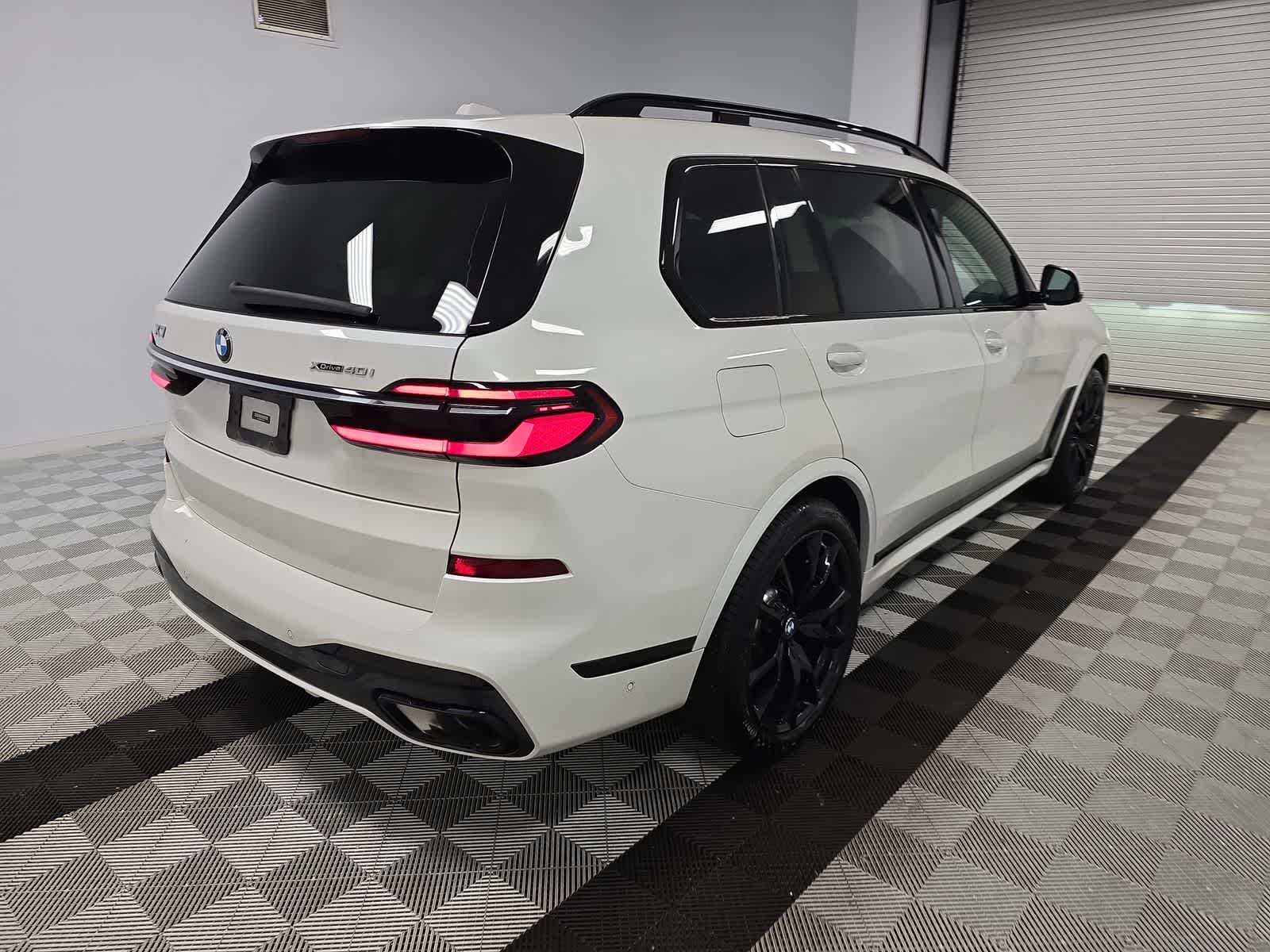 Used 2023 BMW X7 40i with VIN 5UX23EM02P9P33596 for sale in Knoxville, TN