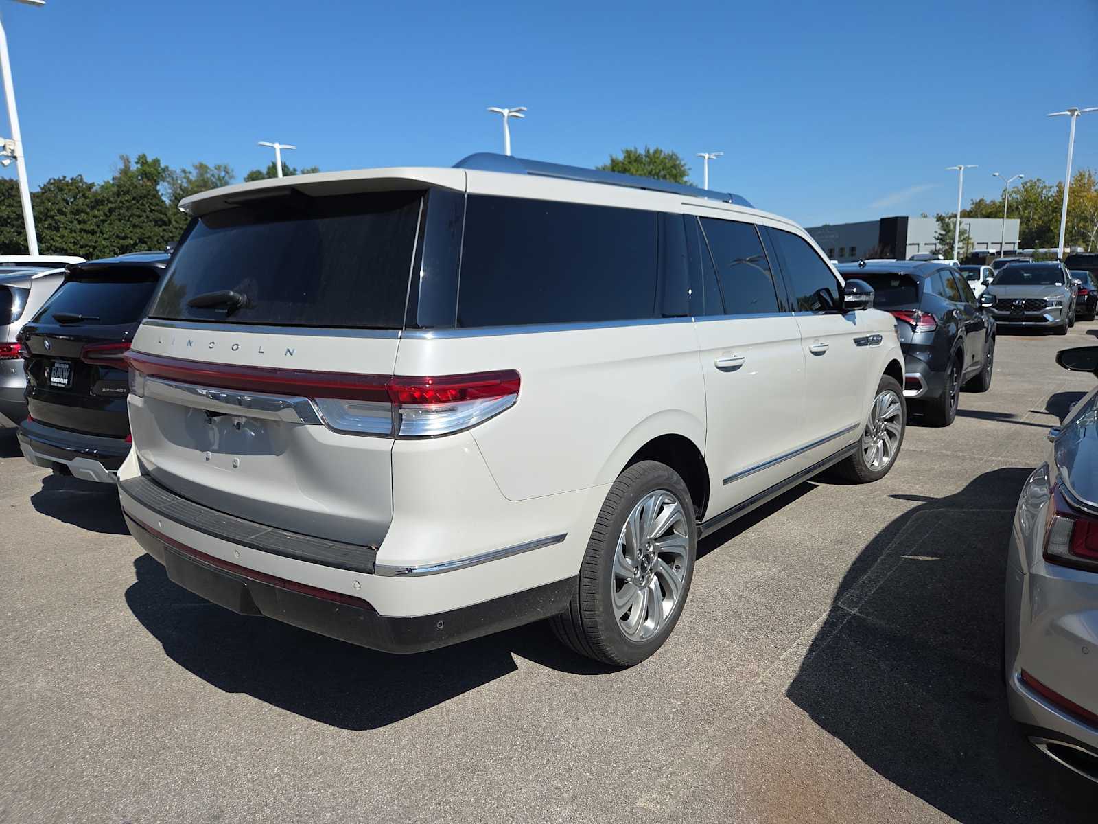 2024 Lincoln Navigator L Reserve photo 3