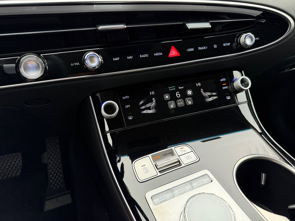 2026 GENESIS GV70 Standard - Photo 19