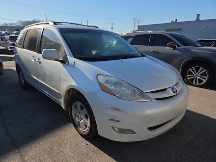 2010 Toyota Sienna XLE Van