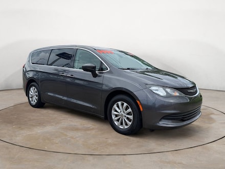 2017 Chrysler Pacifica Touring Van