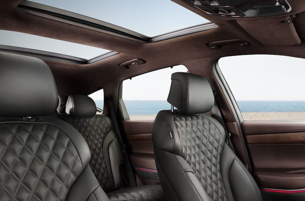 Interior 3.JPG