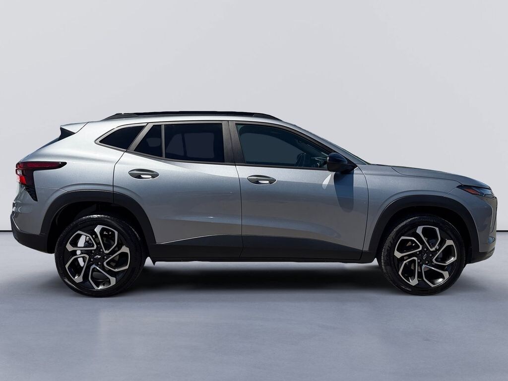 Used 2025 Chevrolet Trax 2RS SUV