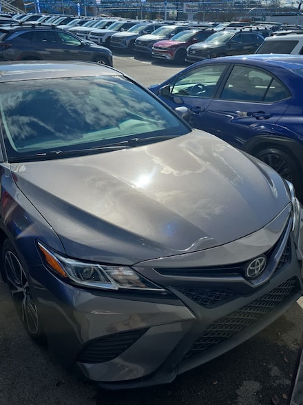 2018 Toyota Camry SE Sedan