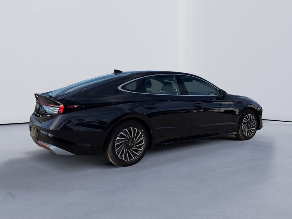 Used 2025 Hyundai Sonata Hybrid SEL Sedan