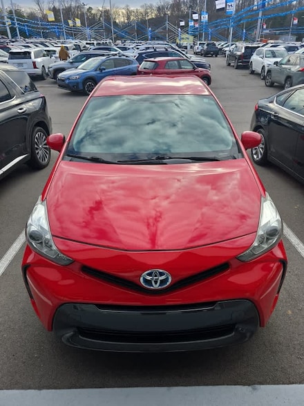 2017 Toyota Prius v Two Wagon