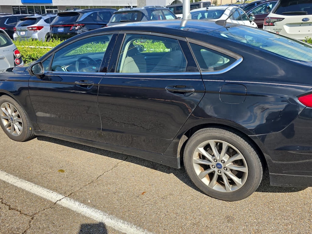 Used 2017 Ford Fusion SE Sedan