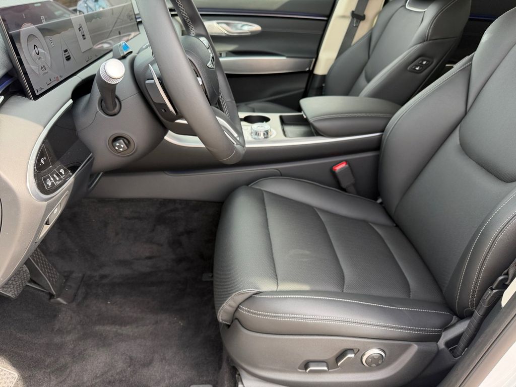 2026 GENESIS GV70 Select - Photo 10