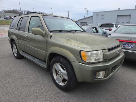 2001 INFINITI QX4 Luxury SUV