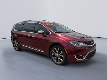 2017 Chrysler Pacifica Limited Van