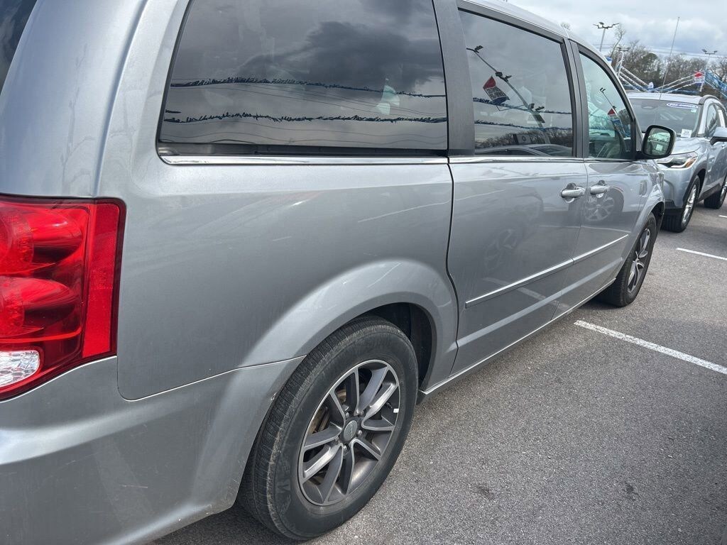 Used 2017 Dodge Grand Caravan SXT Van