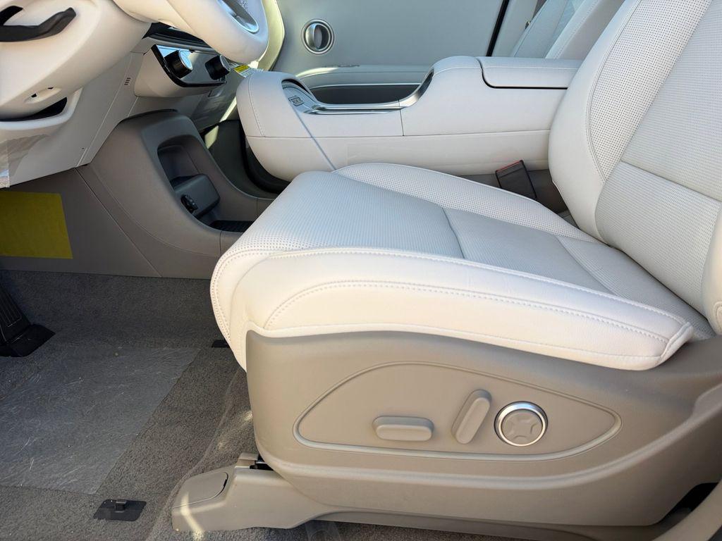2026 Hyundai Palisade Limited - Photo 11