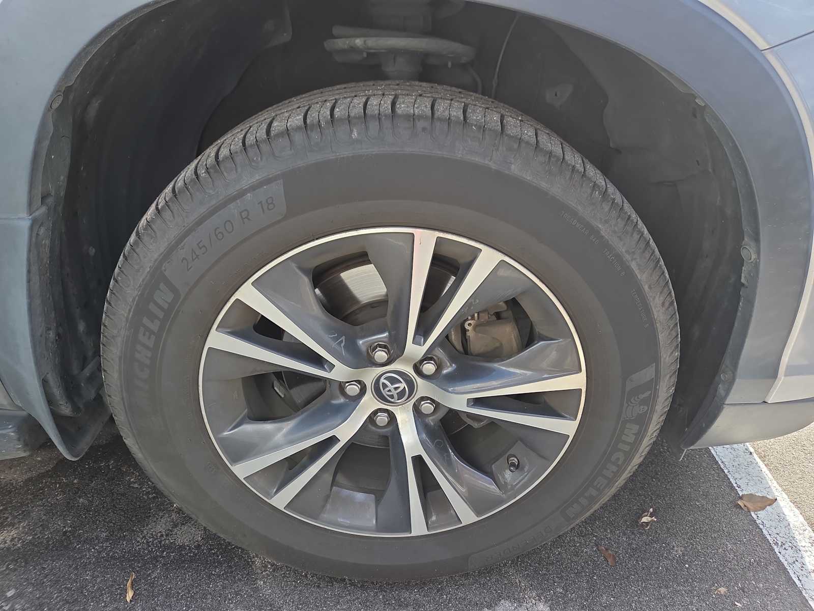 2016 Toyota Highlander XLE photo 2