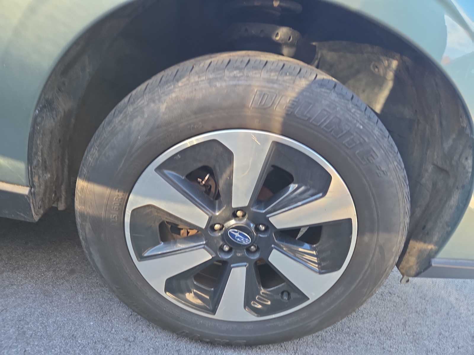 2017 Subaru Forester 2.5i Limited photo 2