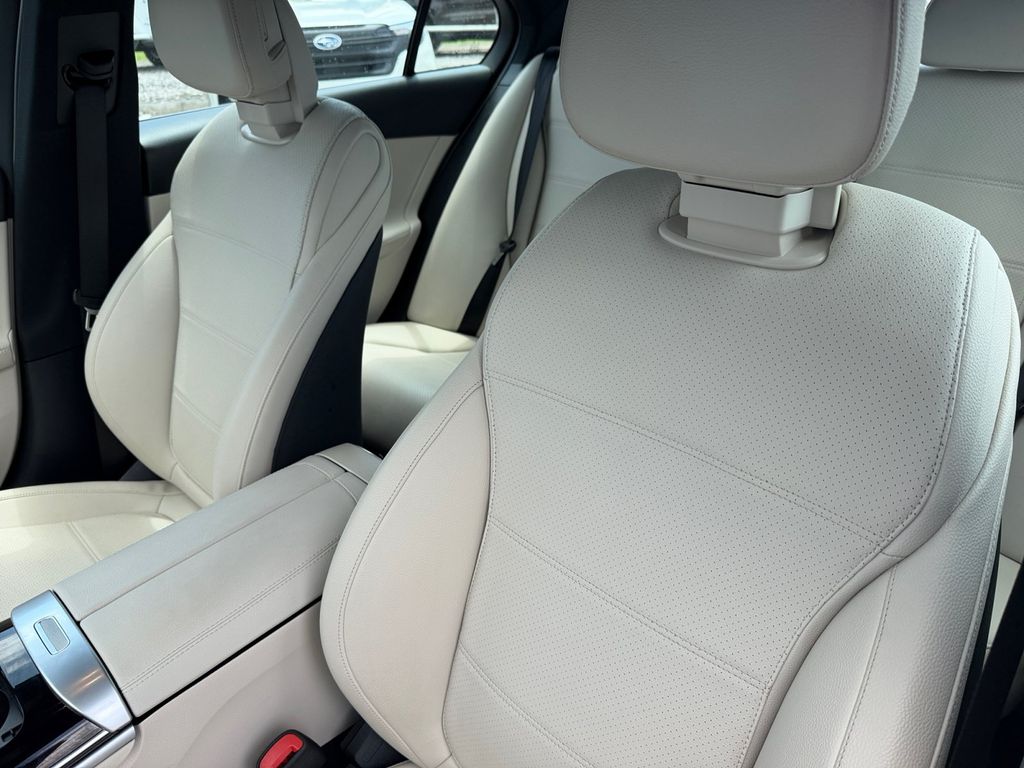 2025 Mercedes-Benz C-Class Sedan C 300 - Photo 13