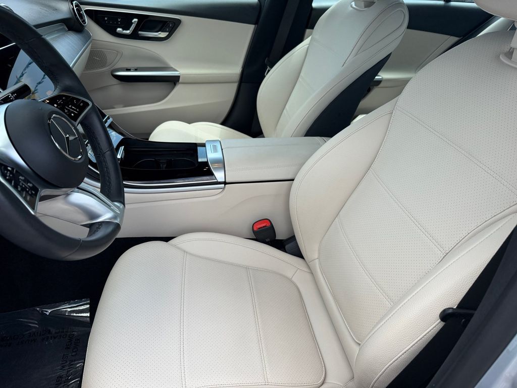 2025 Mercedes-Benz C-Class Sedan C 300 - Photo 10