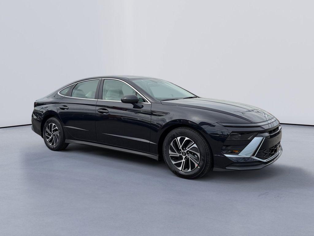 2026 Hyundai Sonata Blue's photo