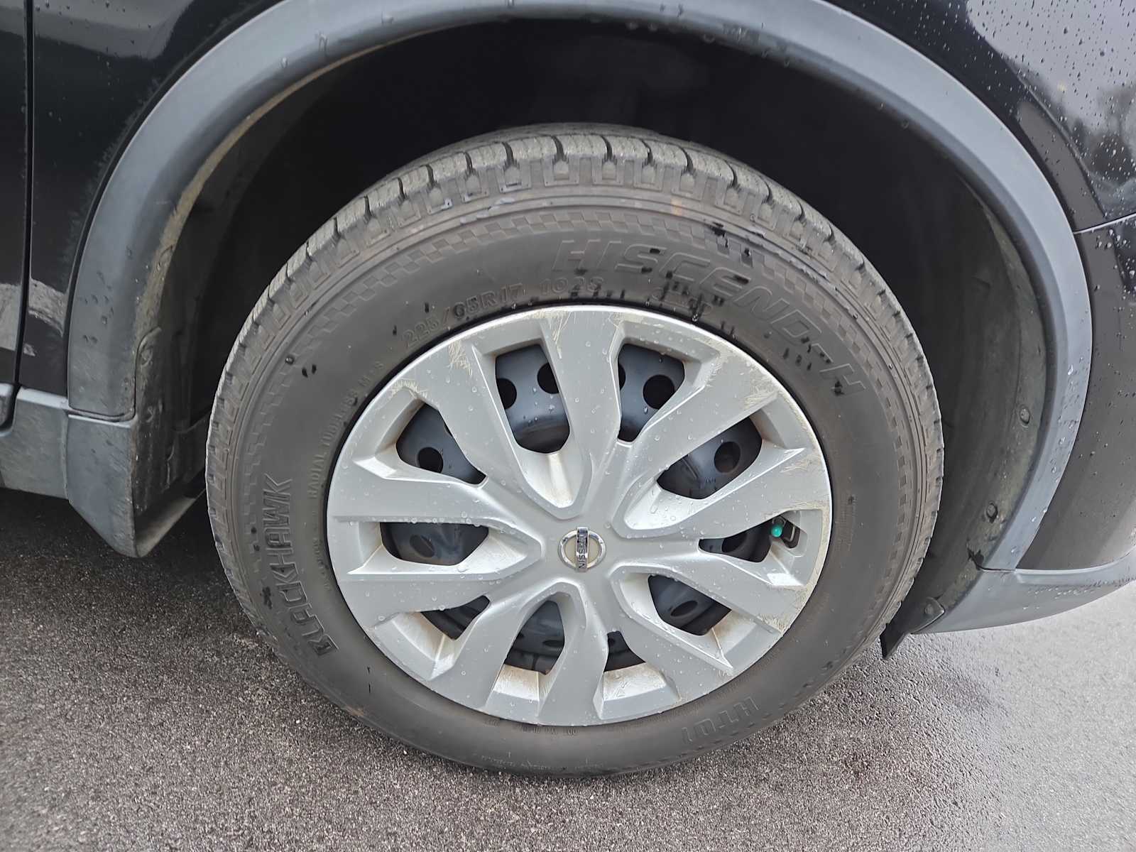 2016 Nissan Rogue S photo 2