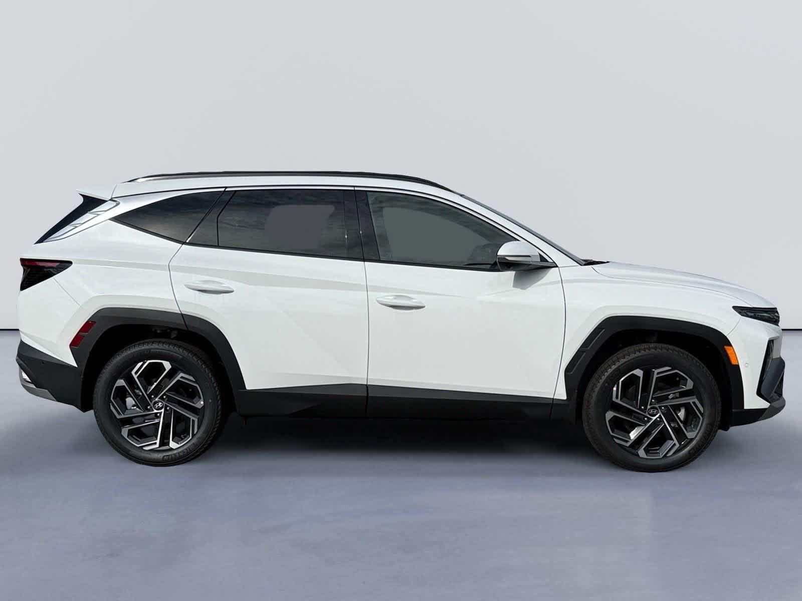 2025 Hyundai Tucson Limited photo 2