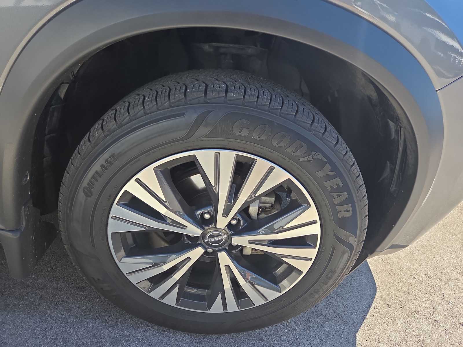 2023 Nissan Rogue SV photo 2