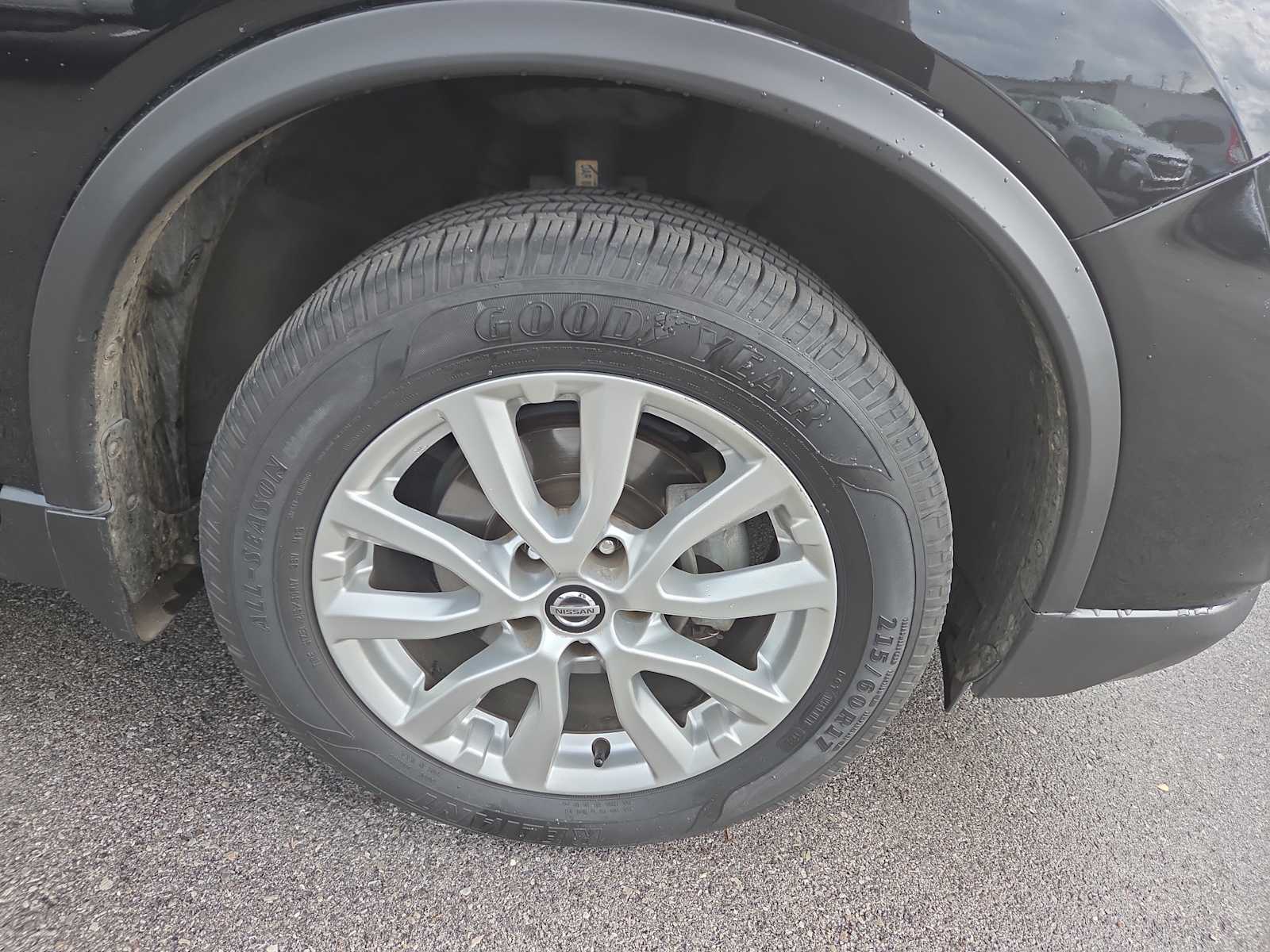 2019 Nissan Rogue S photo 2