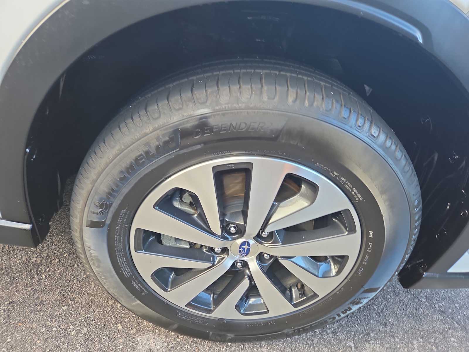 2020 Subaru Outback Premium photo 2