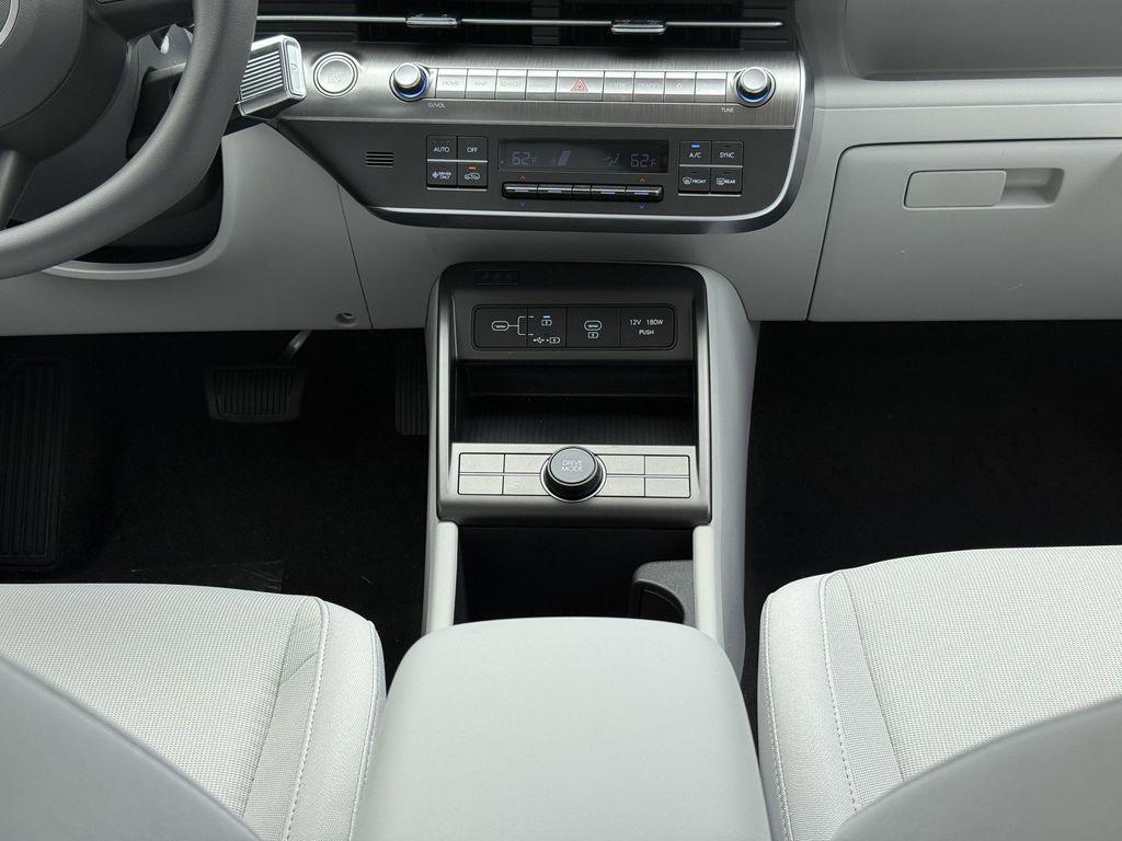 2025 Hyundai Kona EV SE - Photo 13