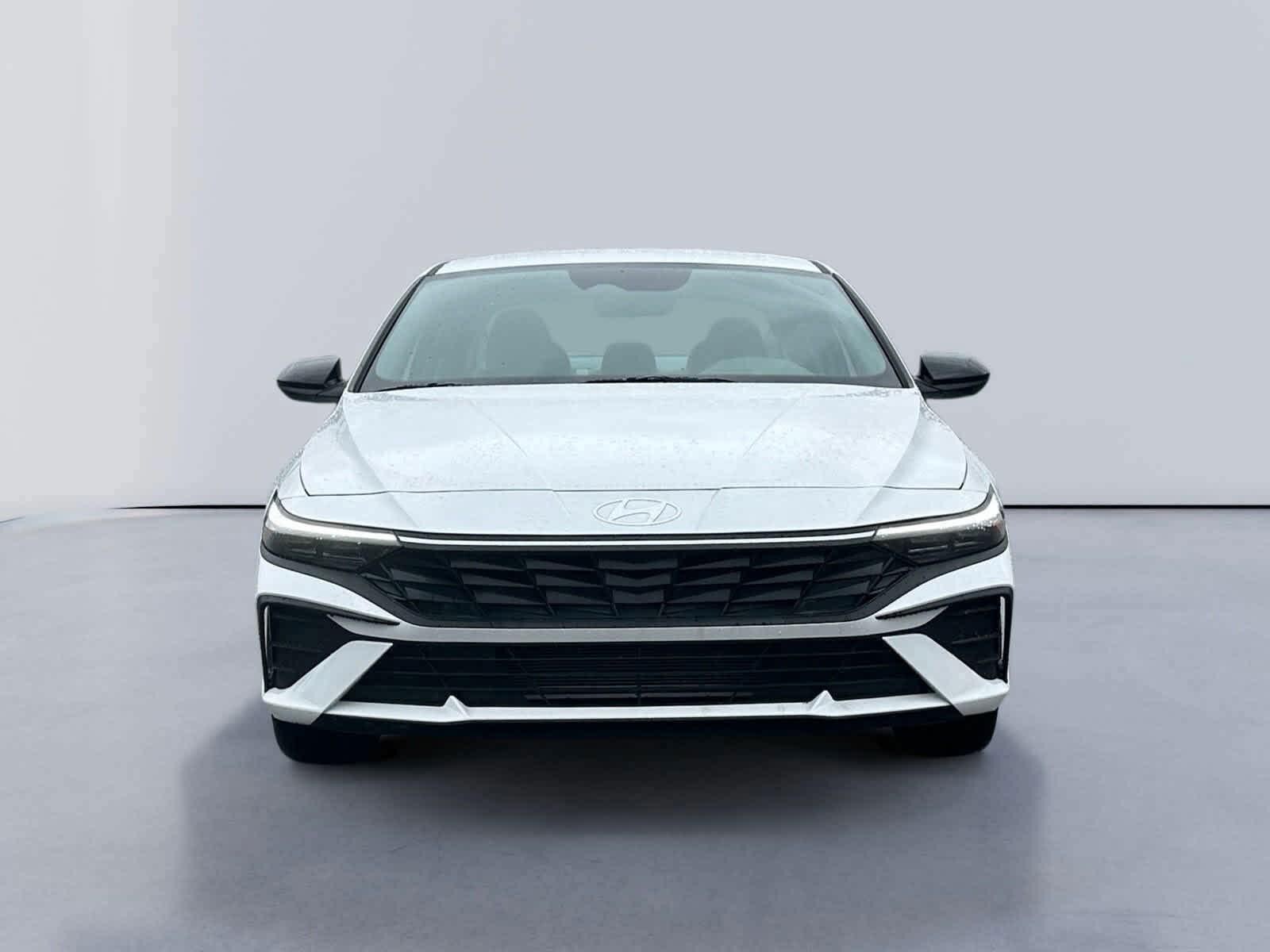 2025 Hyundai Elantra SEL Sport photo 2