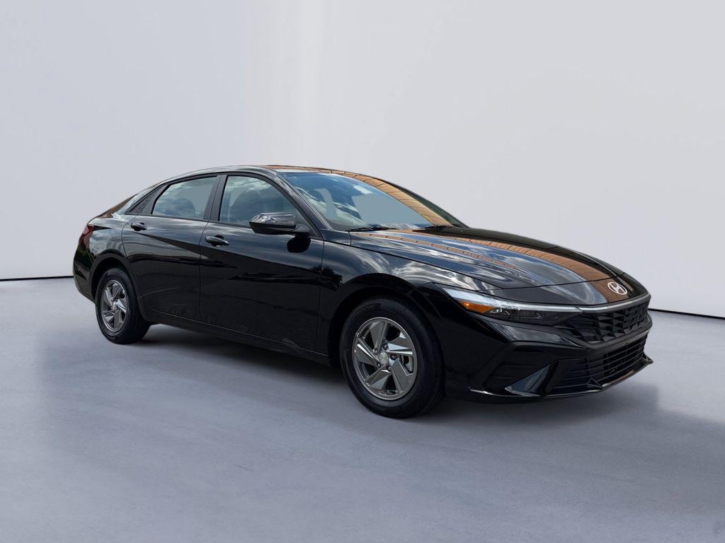 New 2026 Hyundai Elantra SE