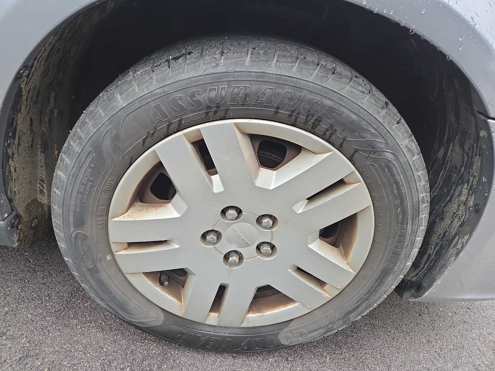 2014 Dodge Avenger SE photo 2