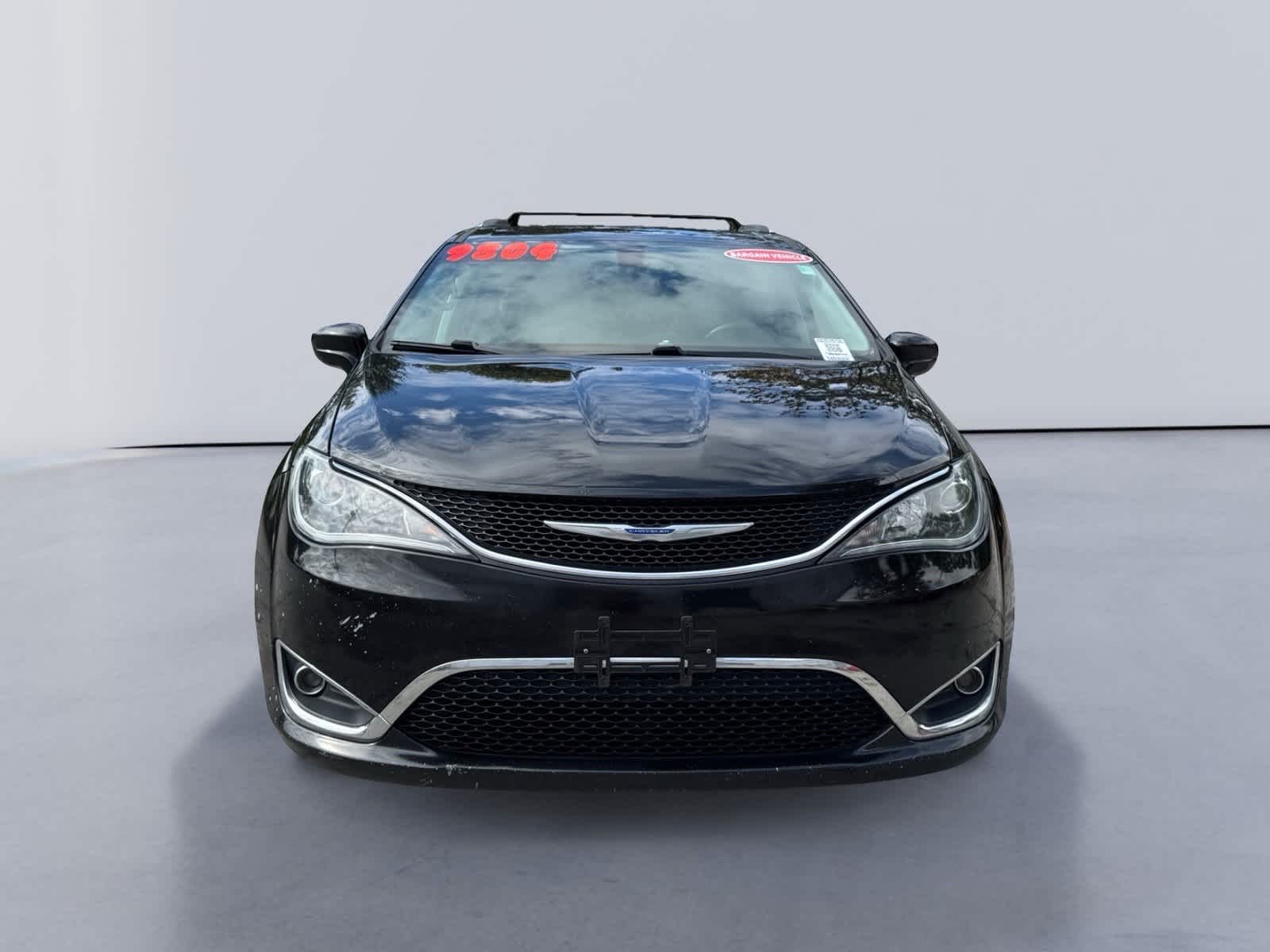2018 Chrysler Pacifica Touring L photo 2