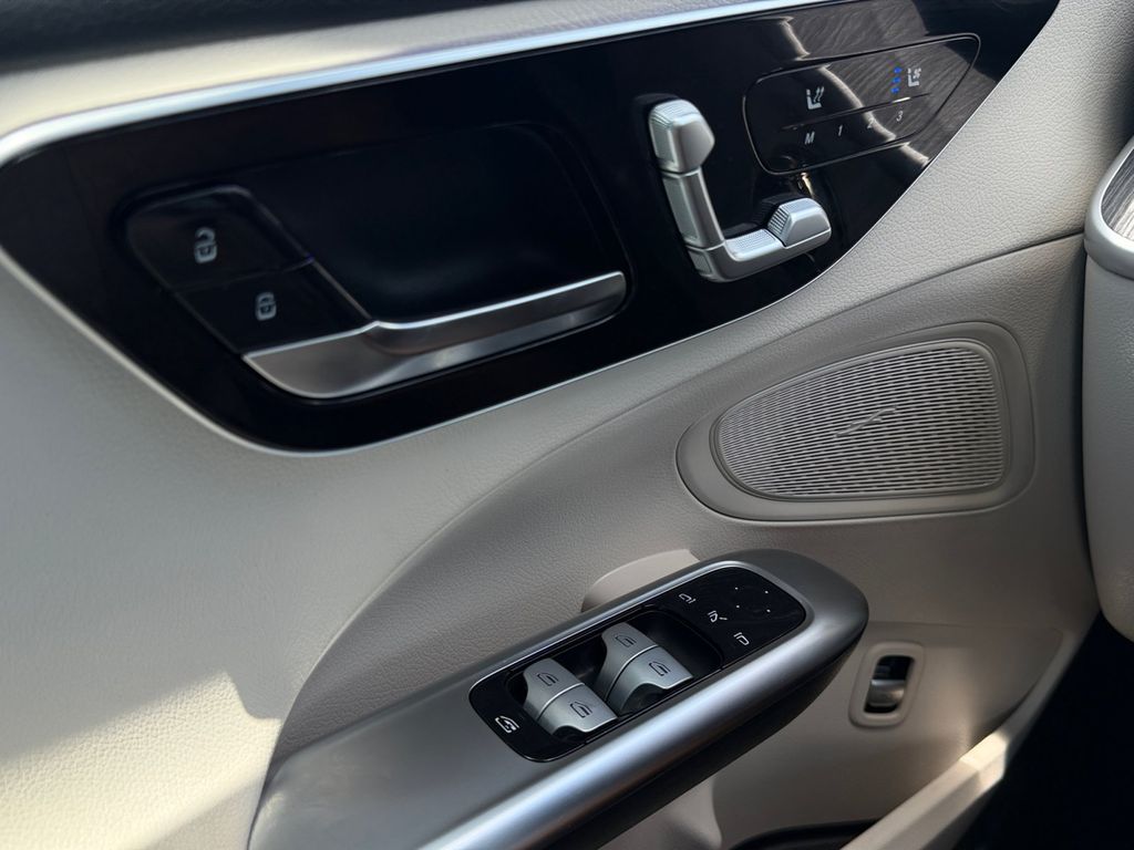 2025 Mercedes-Benz C-Class Sedan C 300 - Photo 20