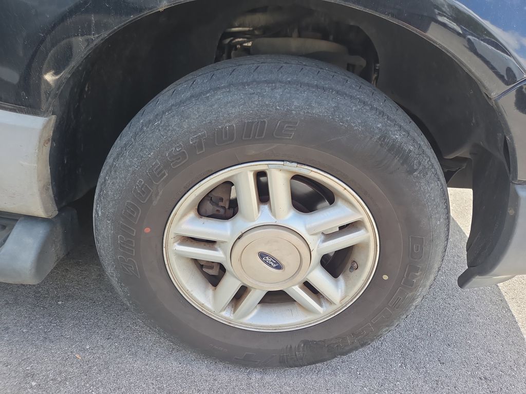 Used 2006 Ford Expedition XLT with VIN 1FMFU16586LA45956 for sale in Knoxville, TN